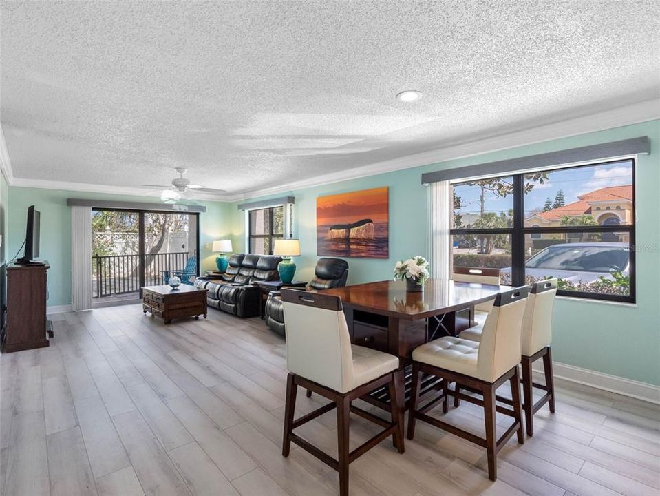 For Sale: $499,000 (2 beds, 2 baths, 1118 Square Feet)