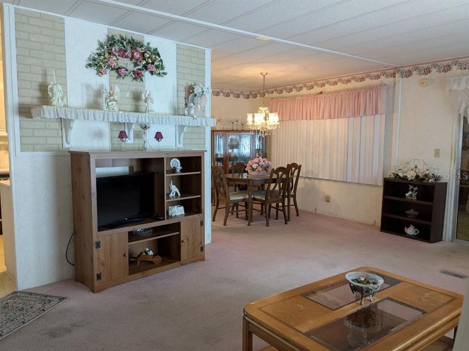 For Sale: $100,000 (2 beds, 2 baths, 1152 Square Feet)