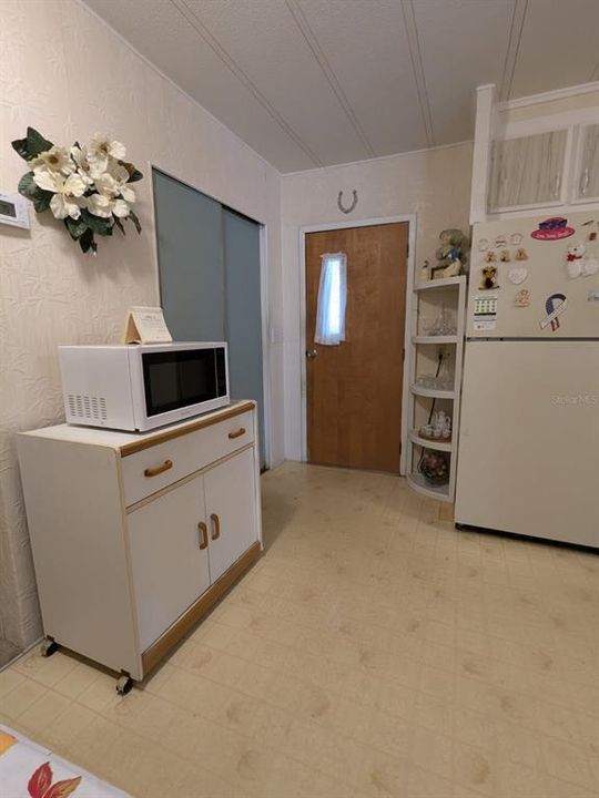 For Sale: $100,000 (2 beds, 2 baths, 1152 Square Feet)