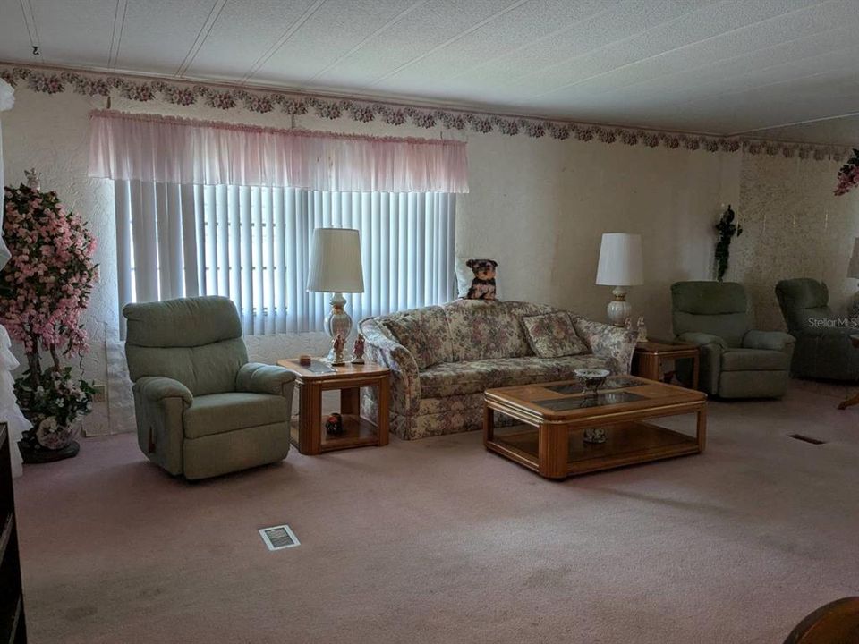 For Sale: $100,000 (2 beds, 2 baths, 1152 Square Feet)