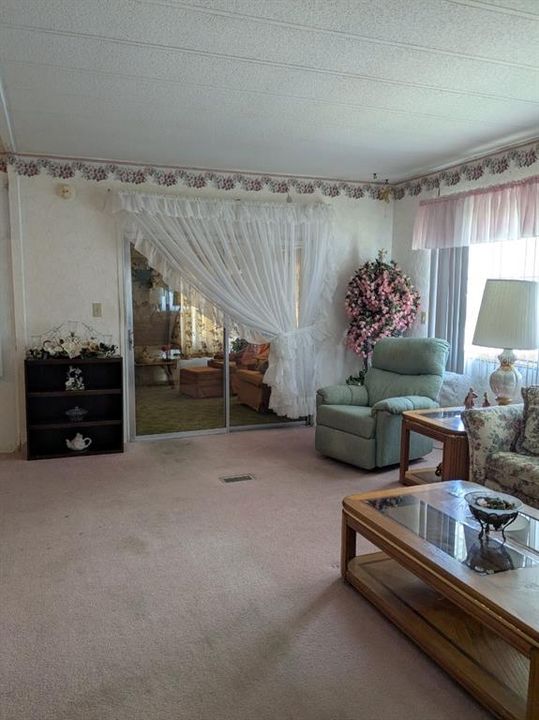 For Sale: $100,000 (2 beds, 2 baths, 1152 Square Feet)