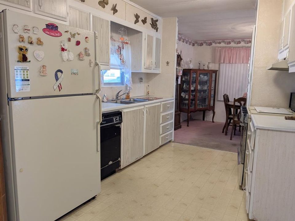 For Sale: $100,000 (2 beds, 2 baths, 1152 Square Feet)