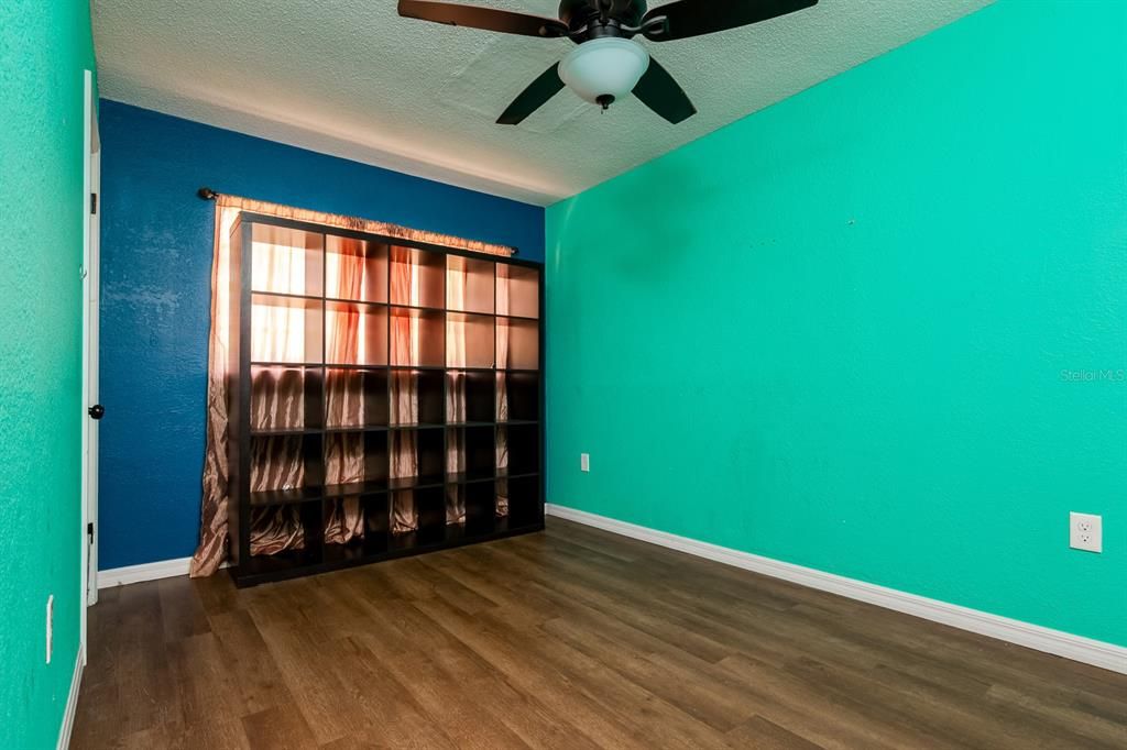 合同活跃: $450,000 (5 贝兹, 2 浴室, 1692 平方英尺)