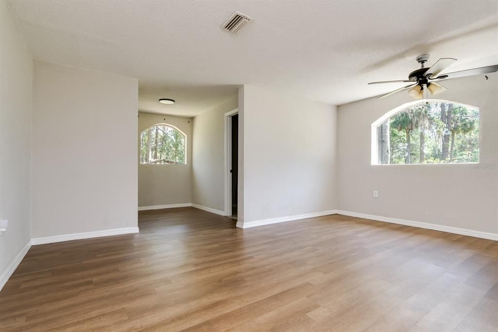 合同活跃: $450,000 (5 贝兹, 2 浴室, 1692 平方英尺)