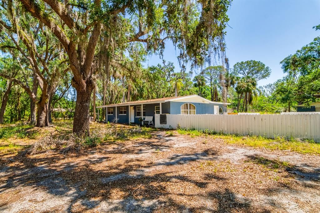 合同活跃: $450,000 (5 贝兹, 2 浴室, 1692 平方英尺)