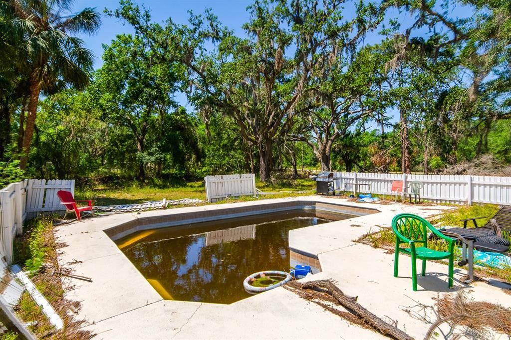 合同活跃: $450,000 (5 贝兹, 2 浴室, 1692 平方英尺)