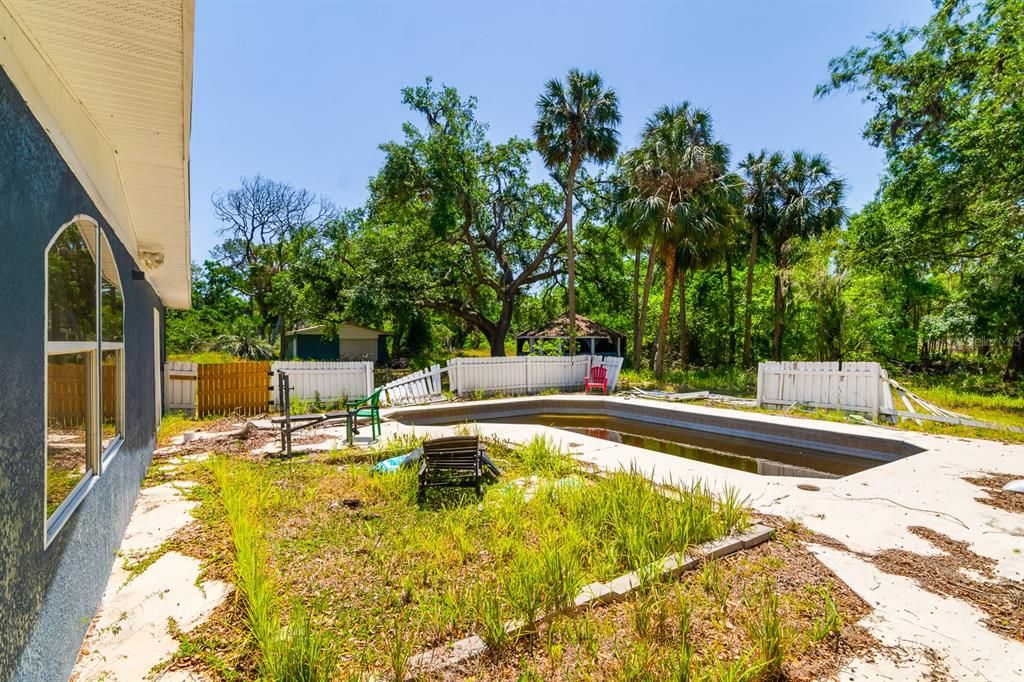 合同活跃: $450,000 (5 贝兹, 2 浴室, 1692 平方英尺)