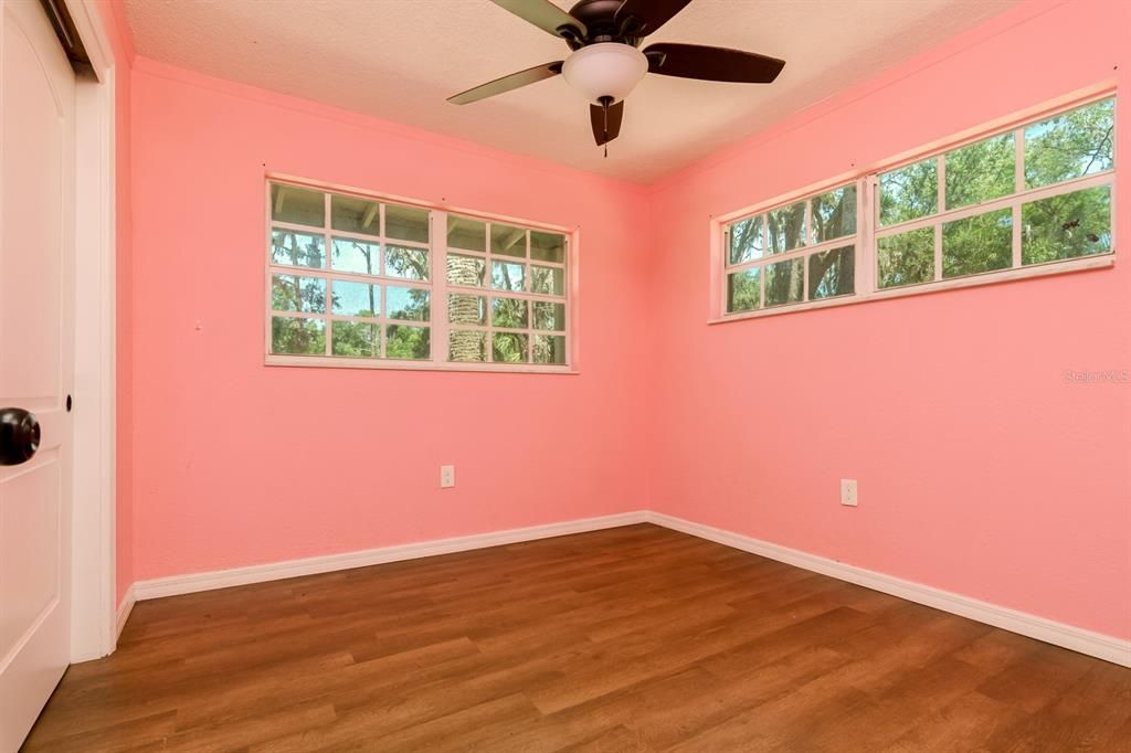 合同活跃: $450,000 (5 贝兹, 2 浴室, 1692 平方英尺)