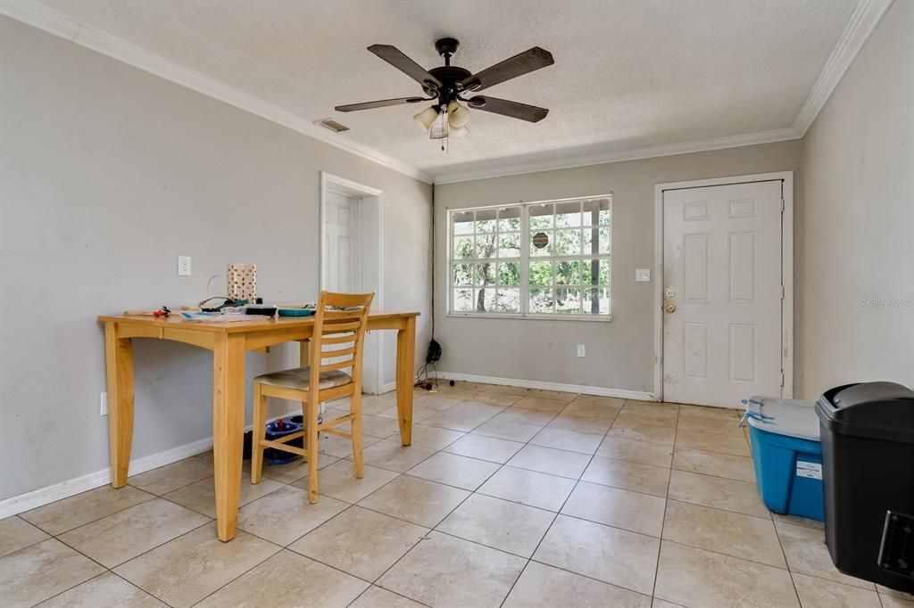 合同活跃: $450,000 (5 贝兹, 2 浴室, 1692 平方英尺)