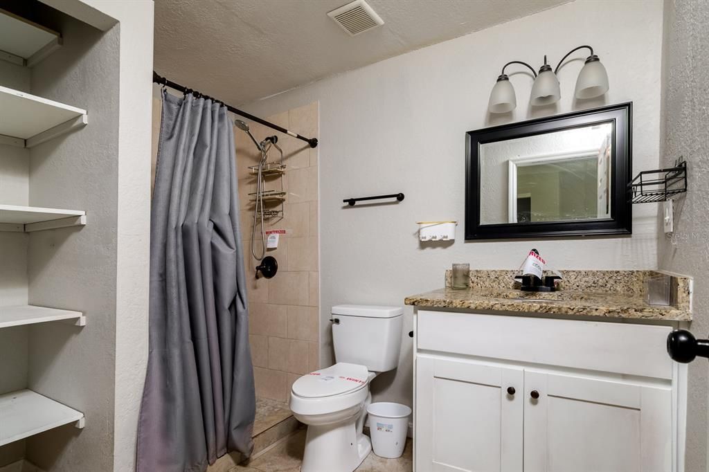 合同活跃: $450,000 (5 贝兹, 2 浴室, 1692 平方英尺)