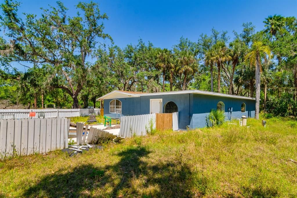 合同活跃: $450,000 (5 贝兹, 2 浴室, 1692 平方英尺)