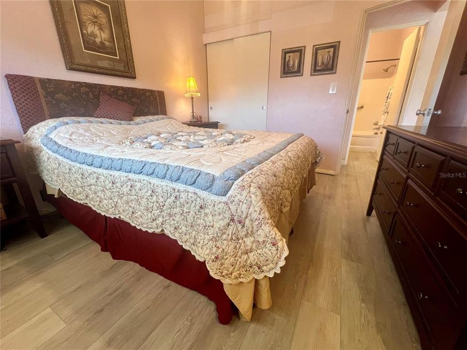 For Sale: $80,000 (1 beds, 1 baths, 562 Square Feet)