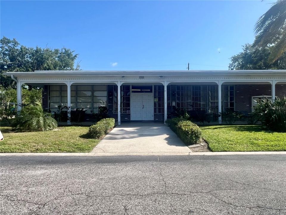 For Sale: $80,000 (1 beds, 1 baths, 562 Square Feet)