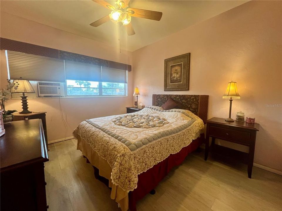 For Sale: $80,000 (1 beds, 1 baths, 562 Square Feet)