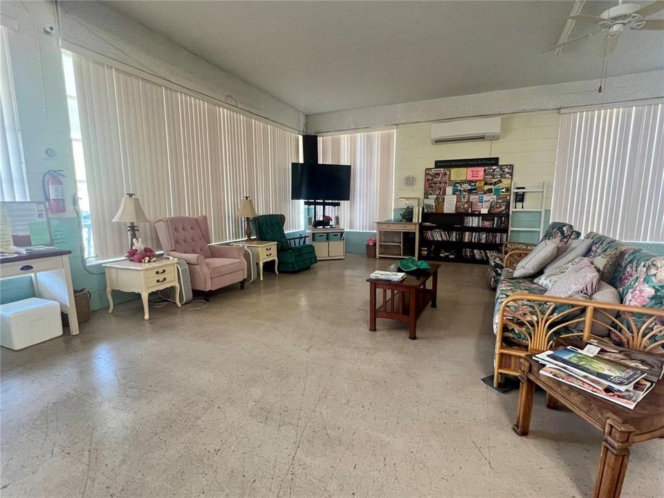 For Sale: $80,000 (1 beds, 1 baths, 562 Square Feet)