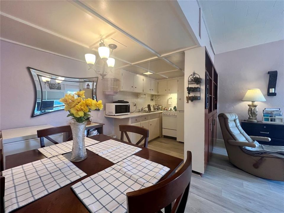 For Sale: $80,000 (1 beds, 1 baths, 562 Square Feet)