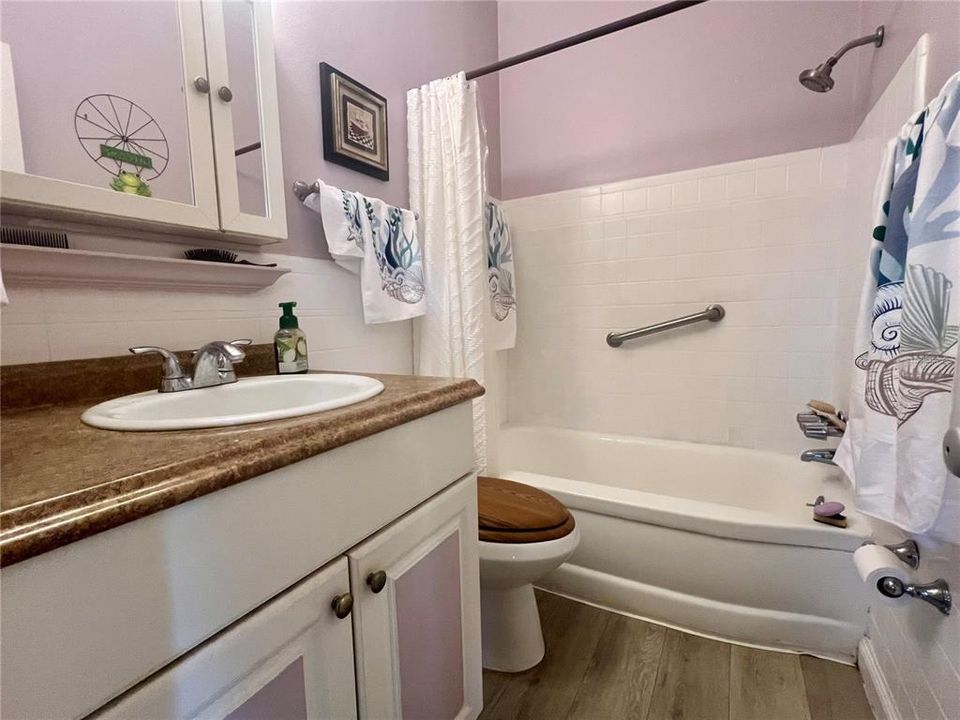 For Sale: $80,000 (1 beds, 1 baths, 562 Square Feet)