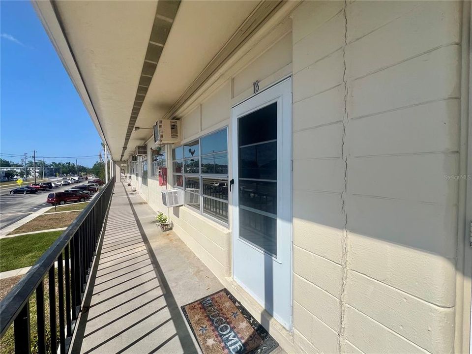 For Sale: $80,000 (1 beds, 1 baths, 562 Square Feet)