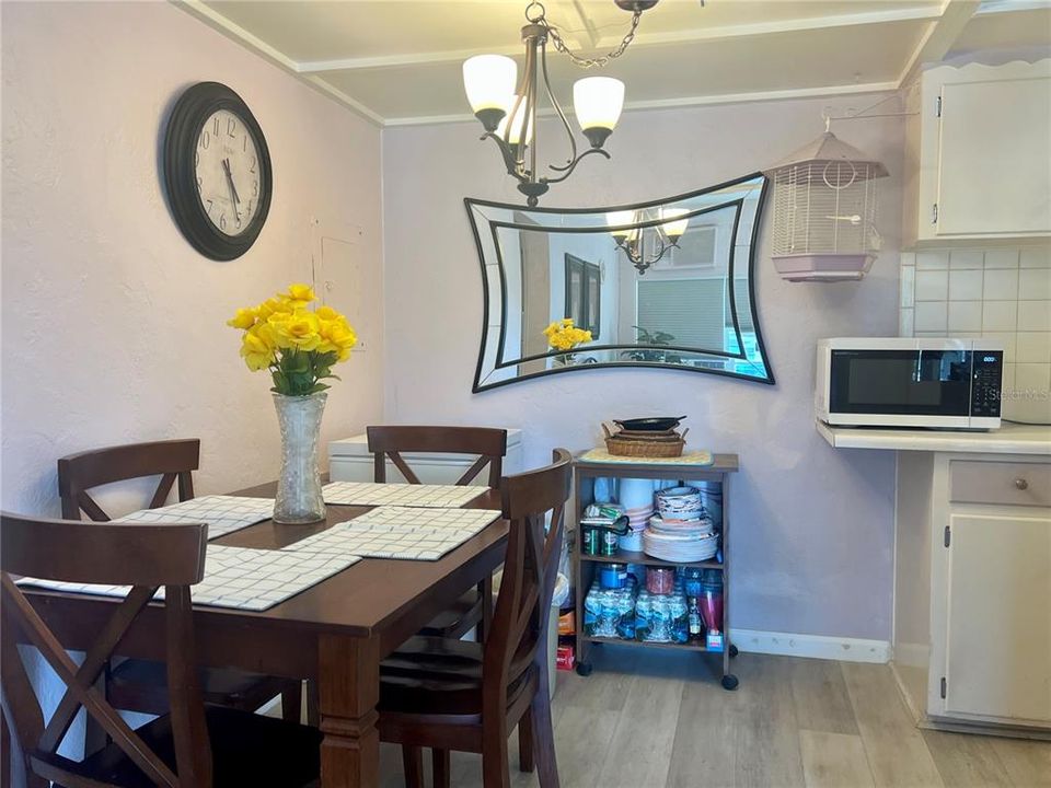 For Sale: $80,000 (1 beds, 1 baths, 562 Square Feet)