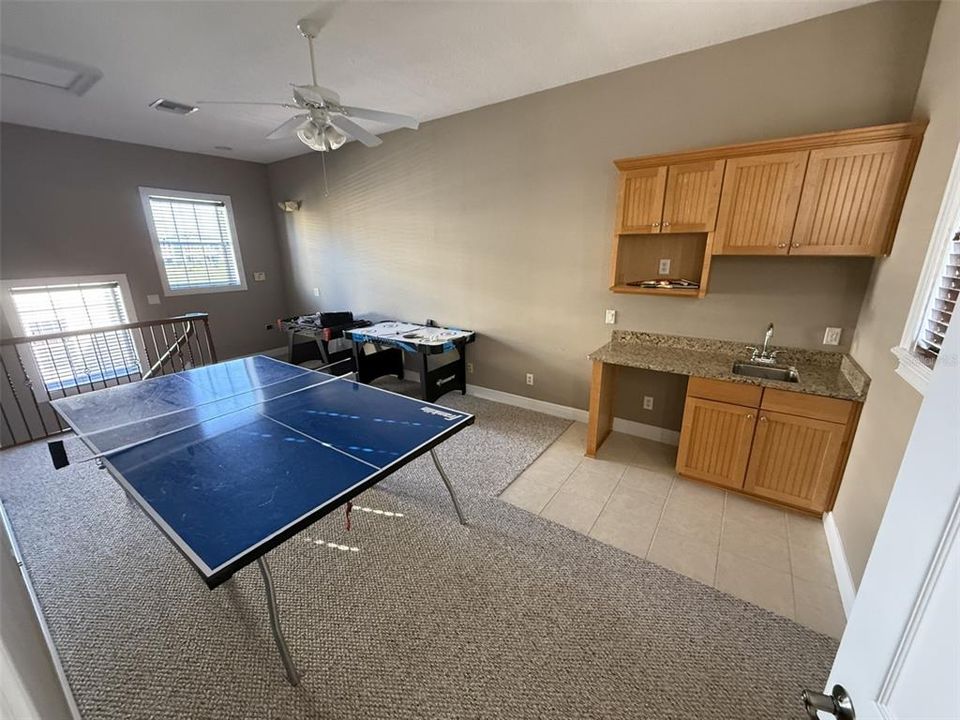 合同活跃: $694,900 (4 贝兹, 4 浴室, 2592 平方英尺)