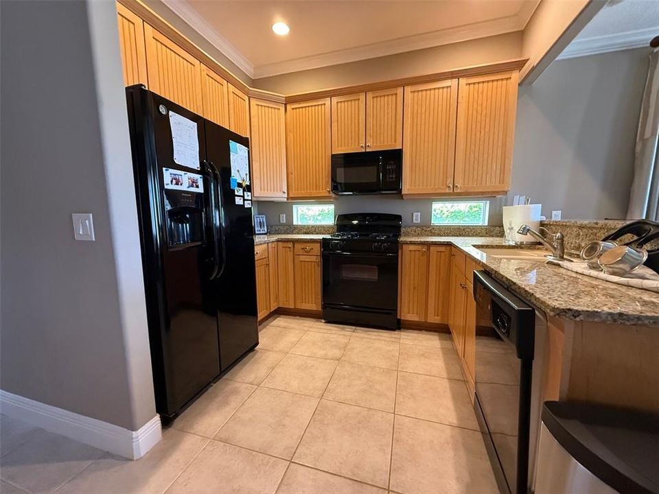 合同活跃: $694,900 (4 贝兹, 4 浴室, 2592 平方英尺)