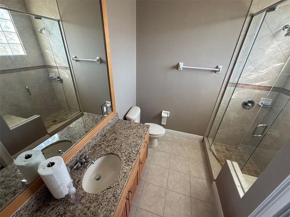 合同活跃: $694,900 (4 贝兹, 4 浴室, 2592 平方英尺)