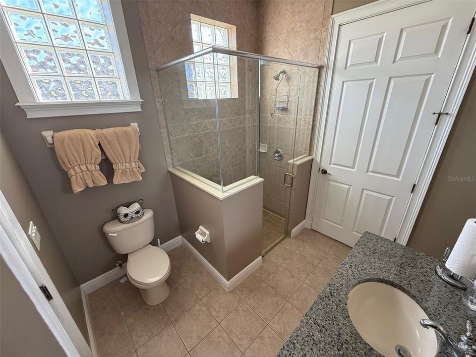 合同活跃: $694,900 (4 贝兹, 4 浴室, 2592 平方英尺)