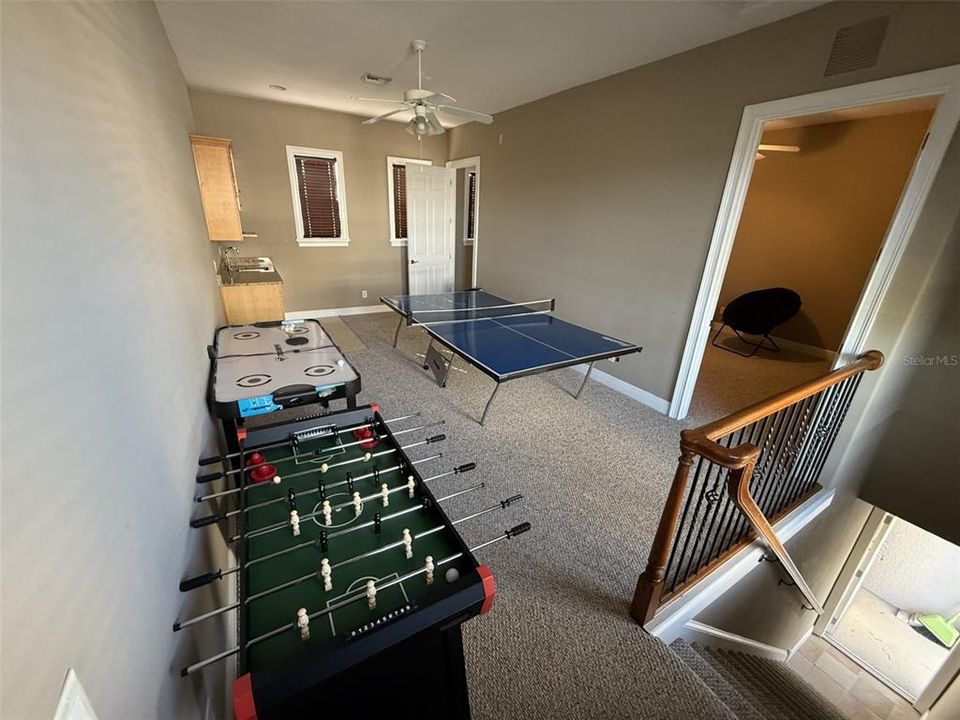 合同活跃: $694,900 (4 贝兹, 4 浴室, 2592 平方英尺)