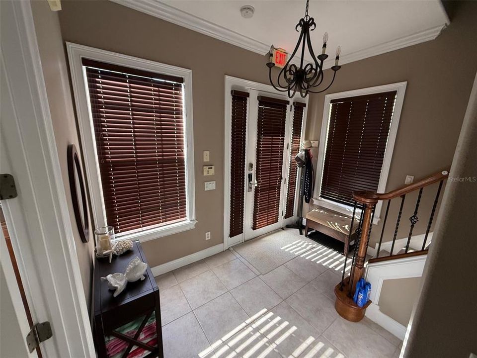 合同活跃: $694,900 (4 贝兹, 4 浴室, 2592 平方英尺)