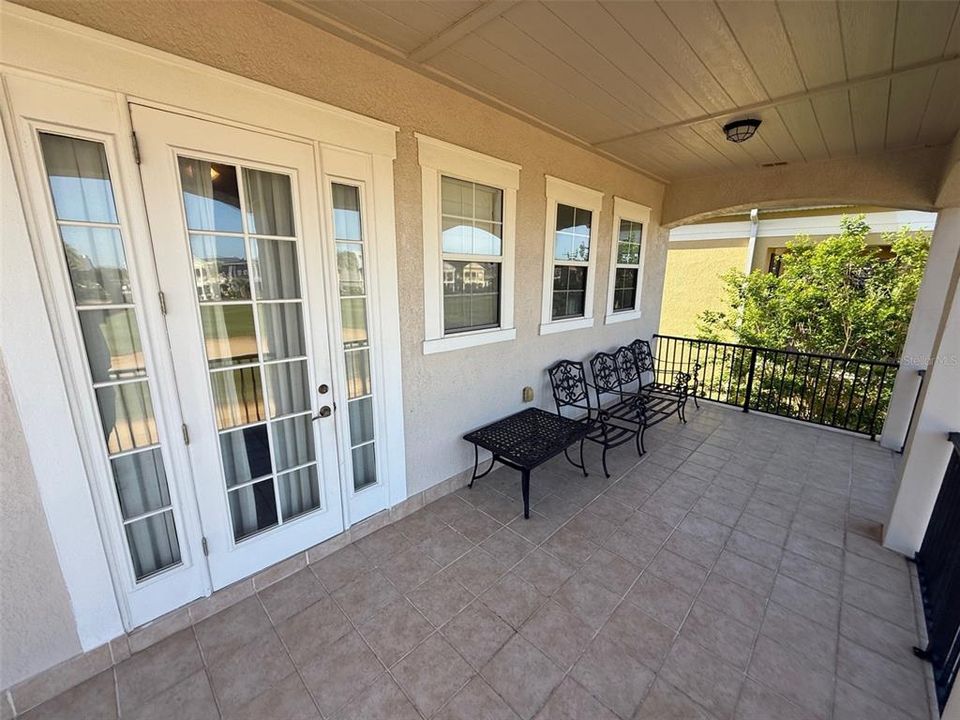 合同活跃: $694,900 (4 贝兹, 4 浴室, 2592 平方英尺)