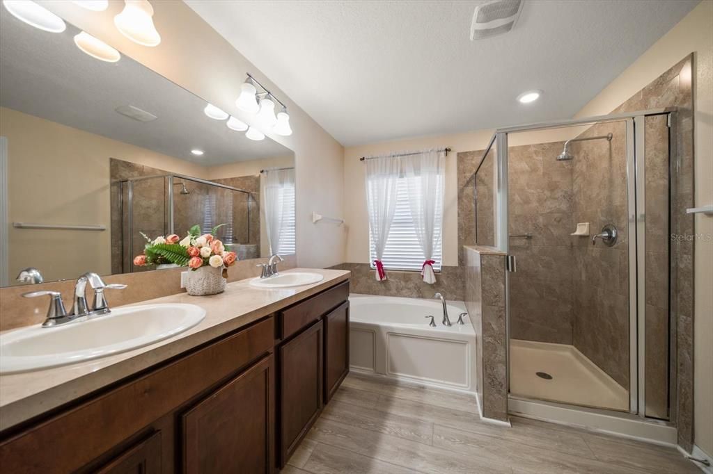 For Sale: $345,000 (3 beds, 2 baths, 2062 Square Feet)