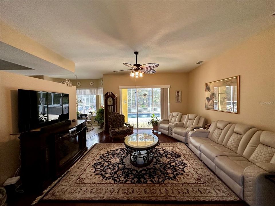 For Sale: $439,700 (3 beds, 2 baths, 1838 Square Feet)