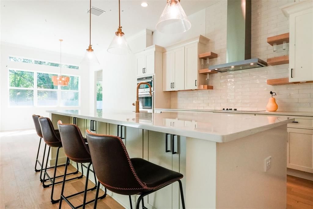 Под контрактом: $1,189,999 (4 спален, 3 ванн, 3124 Квадратных фут)