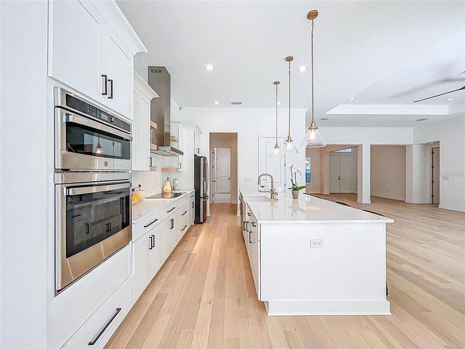 Под контрактом: $1,189,999 (4 спален, 3 ванн, 3124 Квадратных фут)