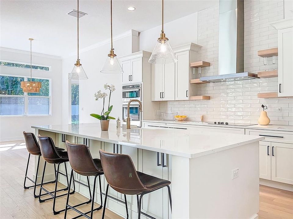 Под контрактом: $1,189,999 (4 спален, 3 ванн, 3124 Квадратных фут)