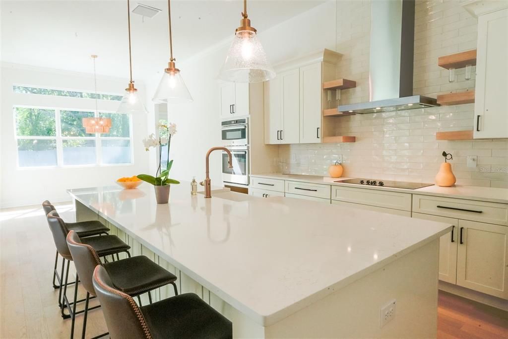 Под контрактом: $1,189,999 (4 спален, 3 ванн, 3124 Квадратных фут)