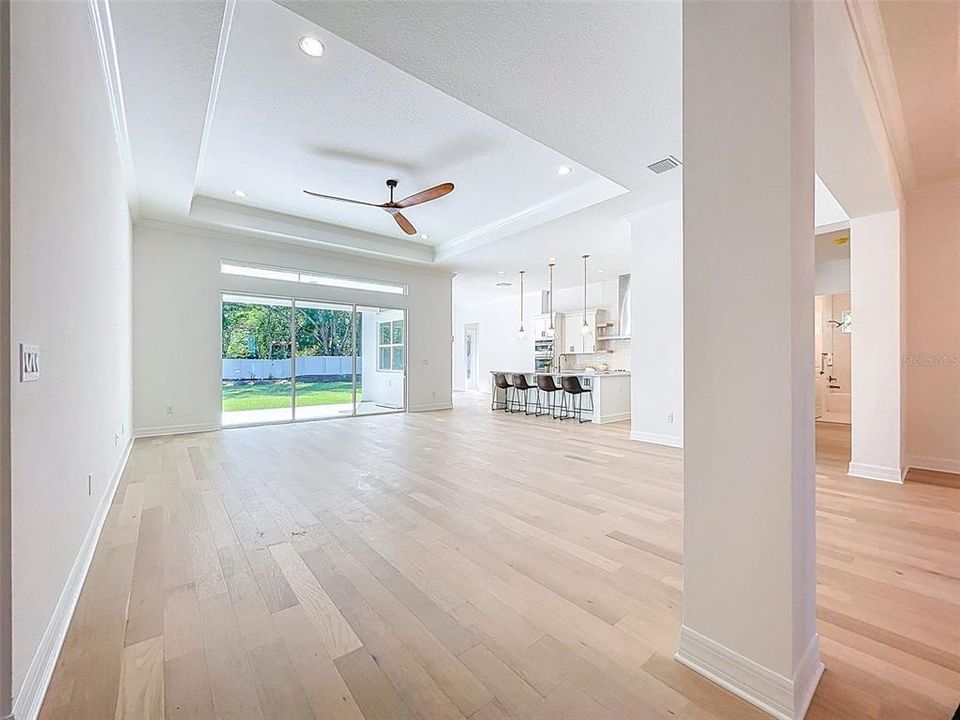 Под контрактом: $1,189,999 (4 спален, 3 ванн, 3124 Квадратных фут)