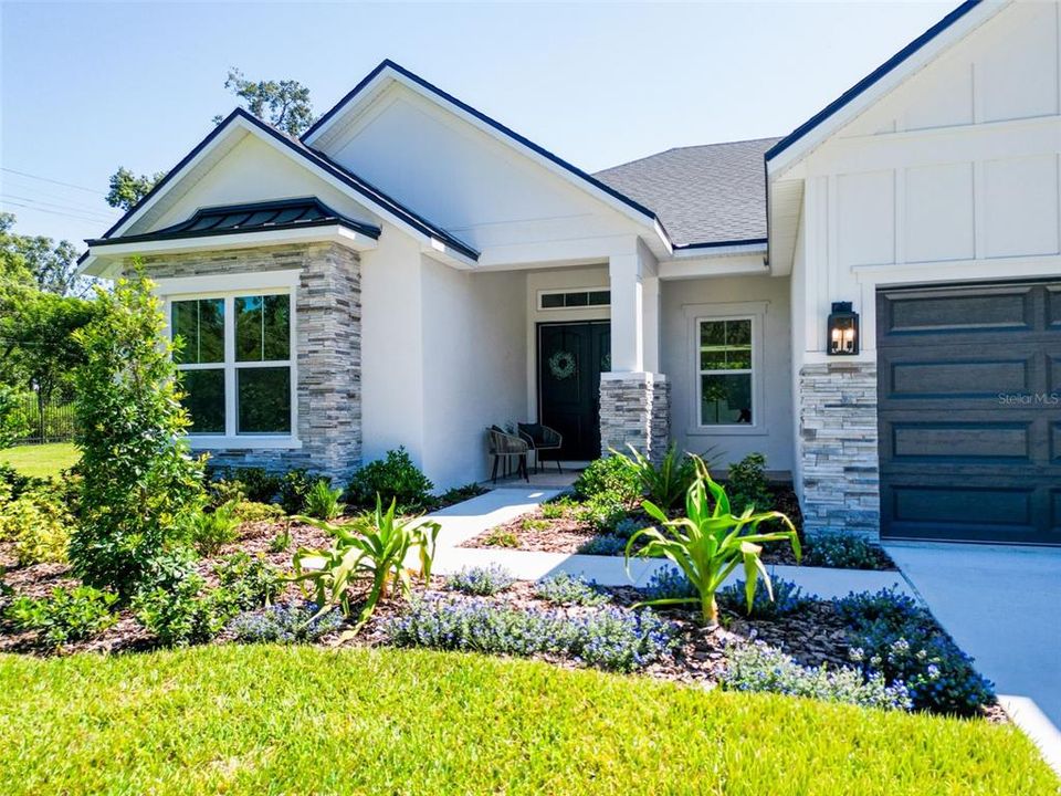 Под контрактом: $1,189,999 (4 спален, 3 ванн, 3124 Квадратных фут)