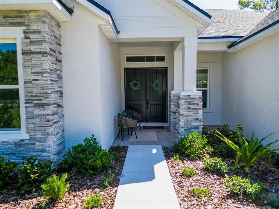 Под контрактом: $1,189,999 (4 спален, 3 ванн, 3124 Квадратных фут)