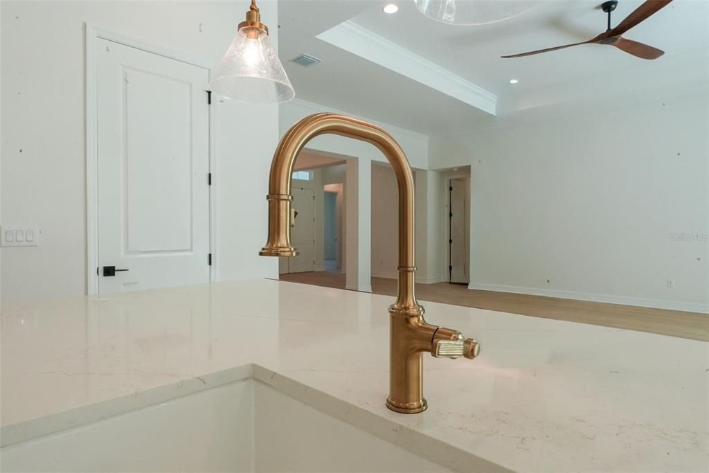 Под контрактом: $1,189,999 (4 спален, 3 ванн, 3124 Квадратных фут)