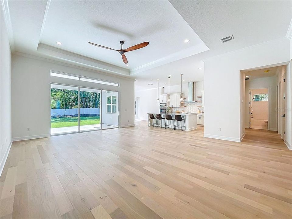 Под контрактом: $1,189,999 (4 спален, 3 ванн, 3124 Квадратных фут)