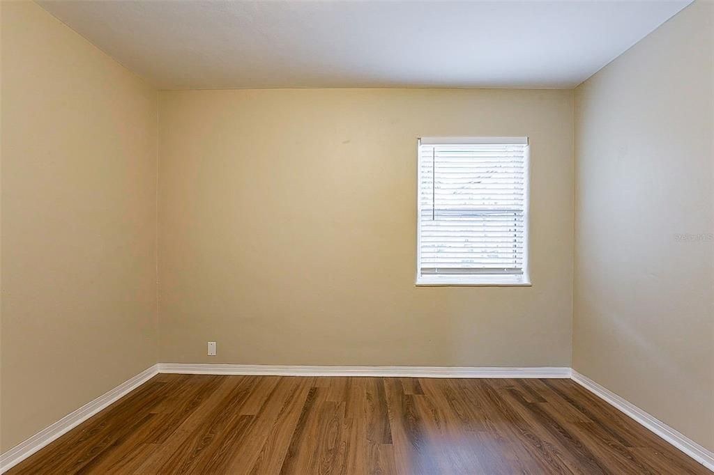 For Sale: $210,000 (2 beds, 1 baths, 840 Square Feet)