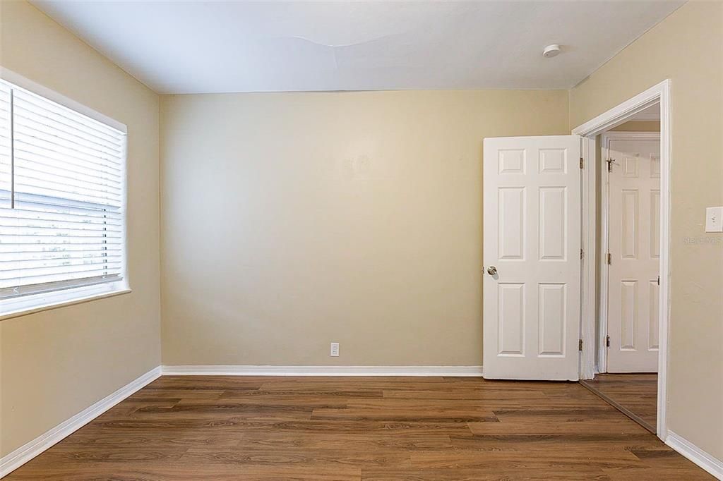 For Sale: $210,000 (2 beds, 1 baths, 840 Square Feet)