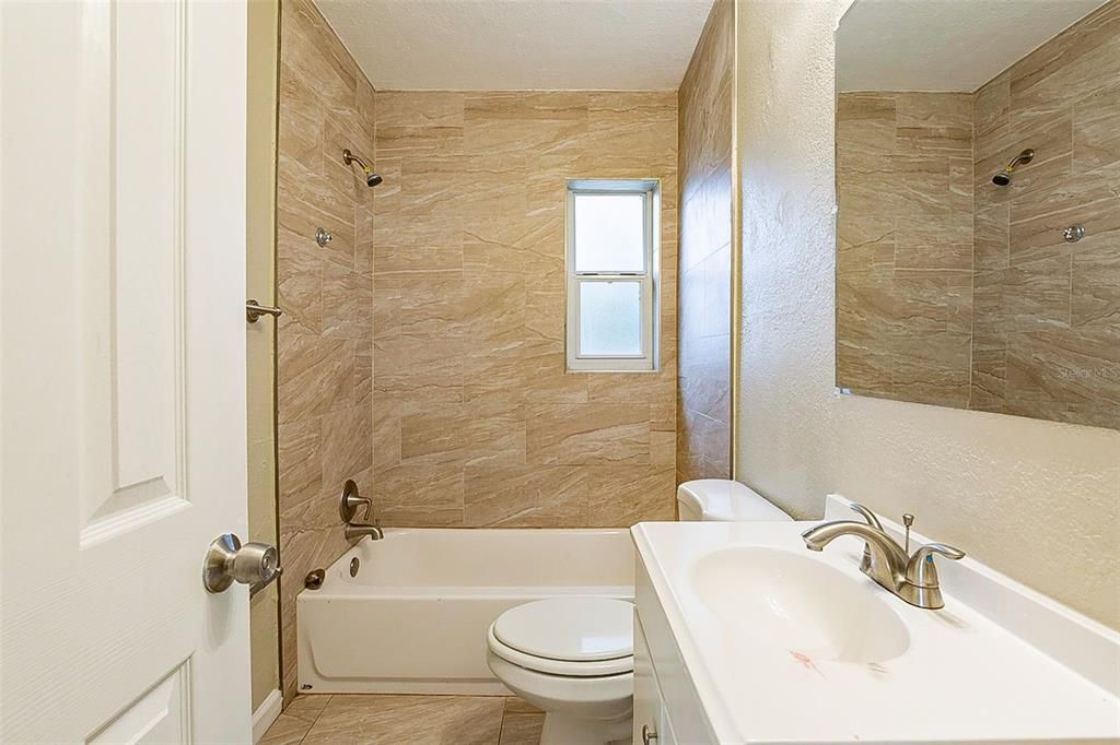 For Sale: $210,000 (2 beds, 1 baths, 840 Square Feet)