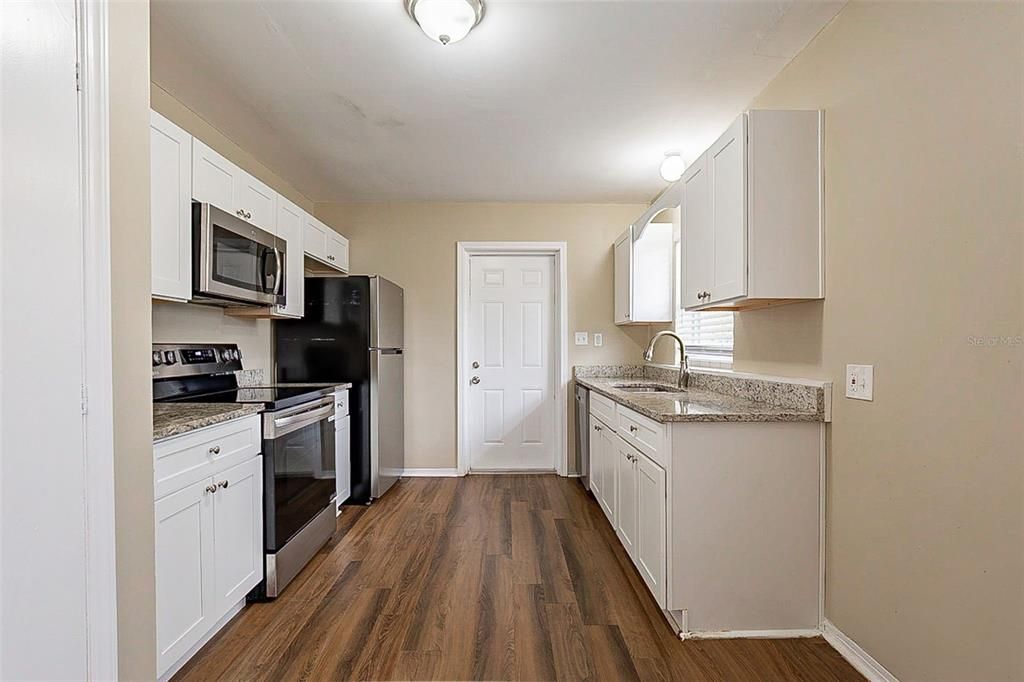 For Sale: $210,000 (2 beds, 1 baths, 840 Square Feet)