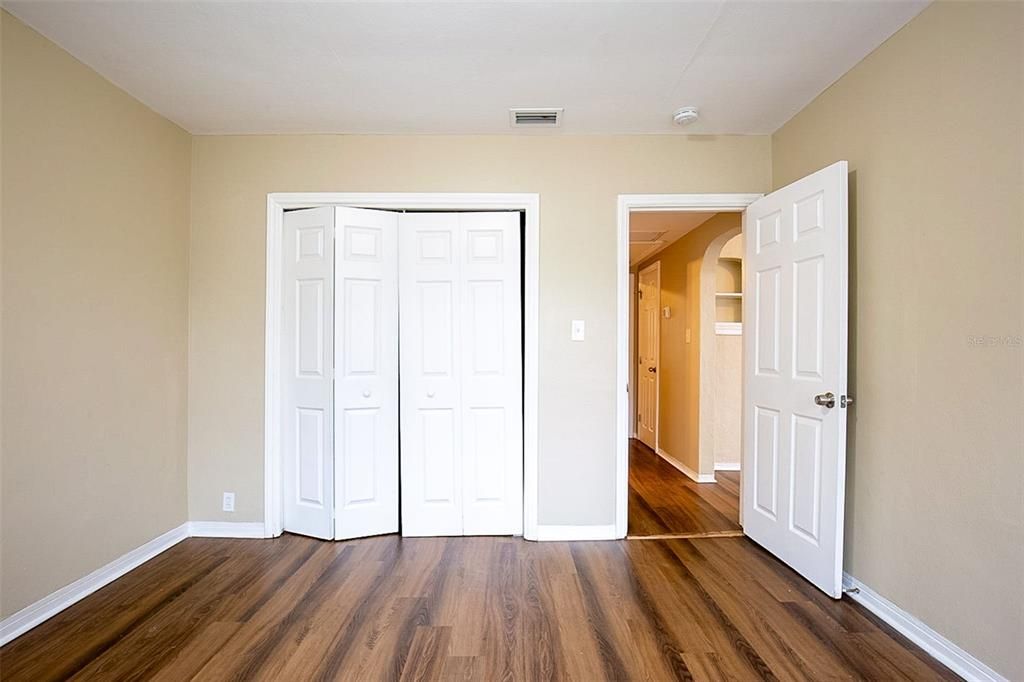 For Sale: $210,000 (2 beds, 1 baths, 840 Square Feet)