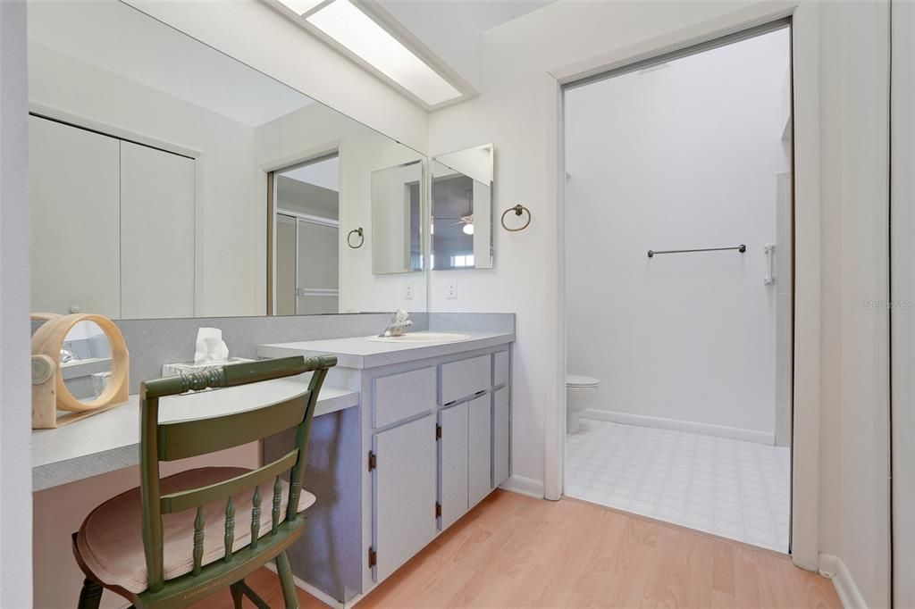 For Sale: $215,000 (2 beds, 2 baths, 1293 Square Feet)