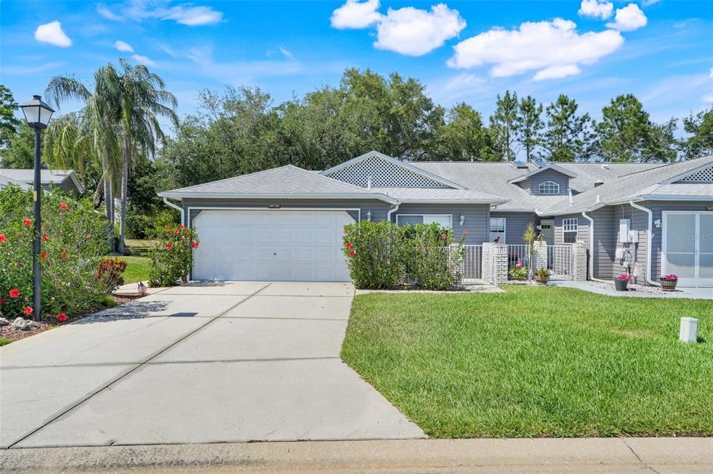 For Sale: $215,000 (2 beds, 2 baths, 1293 Square Feet)