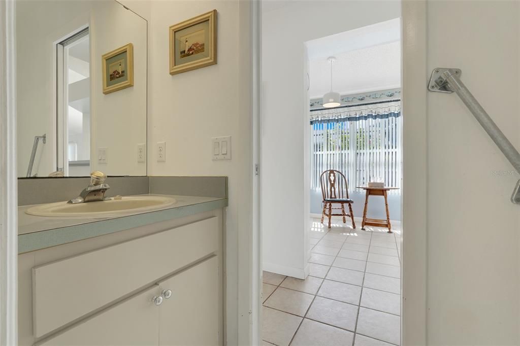 For Sale: $215,000 (2 beds, 2 baths, 1293 Square Feet)