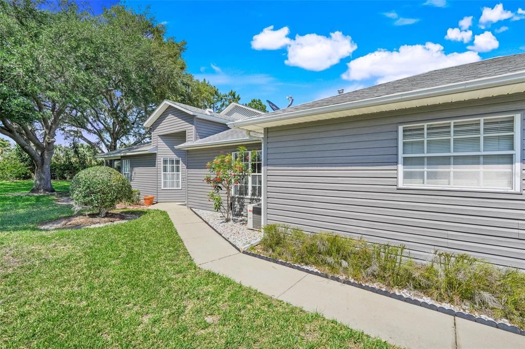 For Sale: $215,000 (2 beds, 2 baths, 1293 Square Feet)